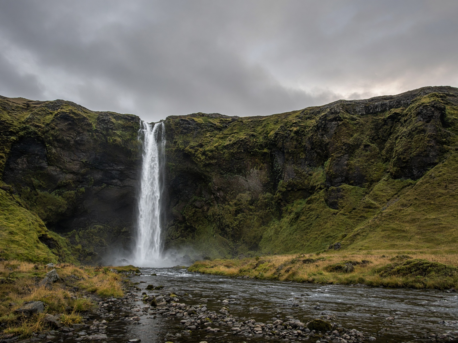Seljalandsfoss waterfall